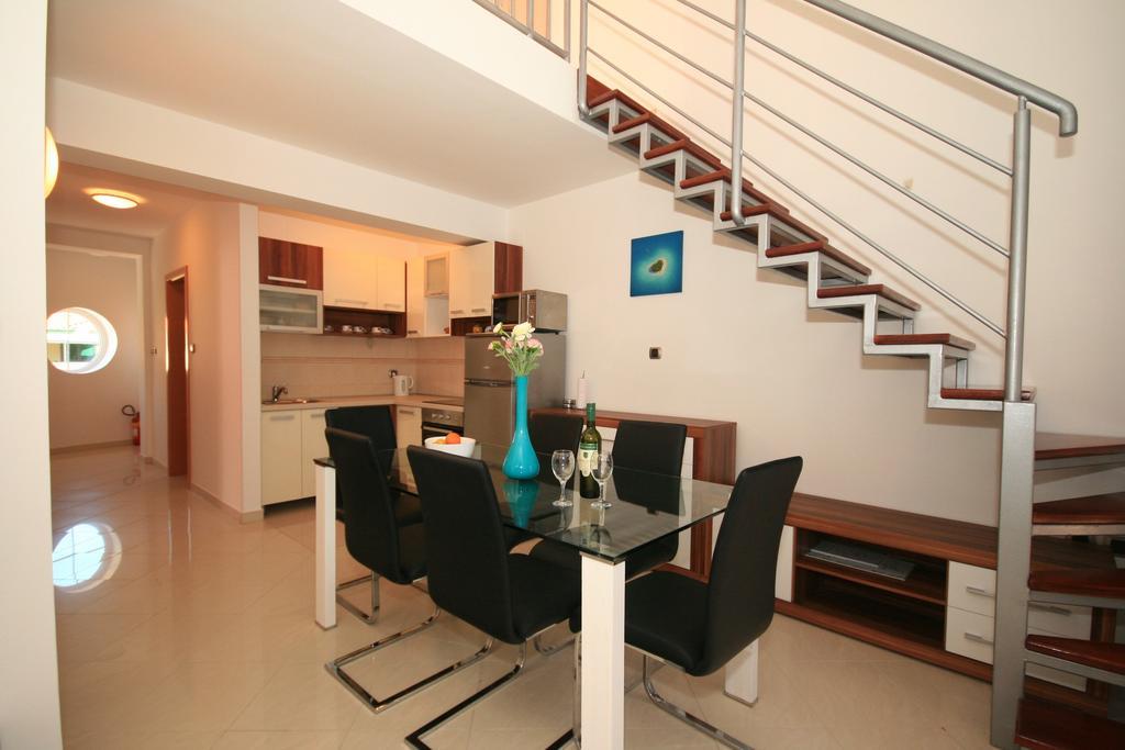 Ruzmarinka 4* Apartment Baska  Exterior photo