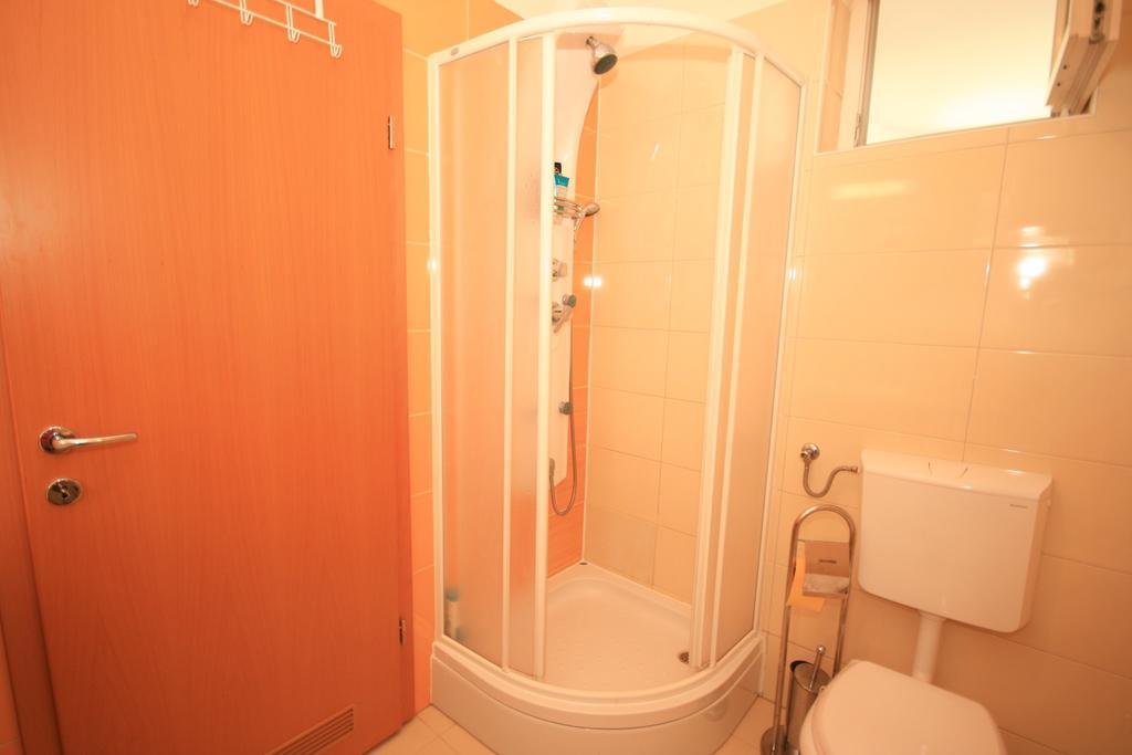 Ruzmarinka 4* Apartment Baska  Exterior photo
